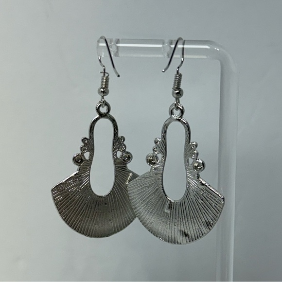 Elegant Silver Dangle Earrings - Picture 3 of 4